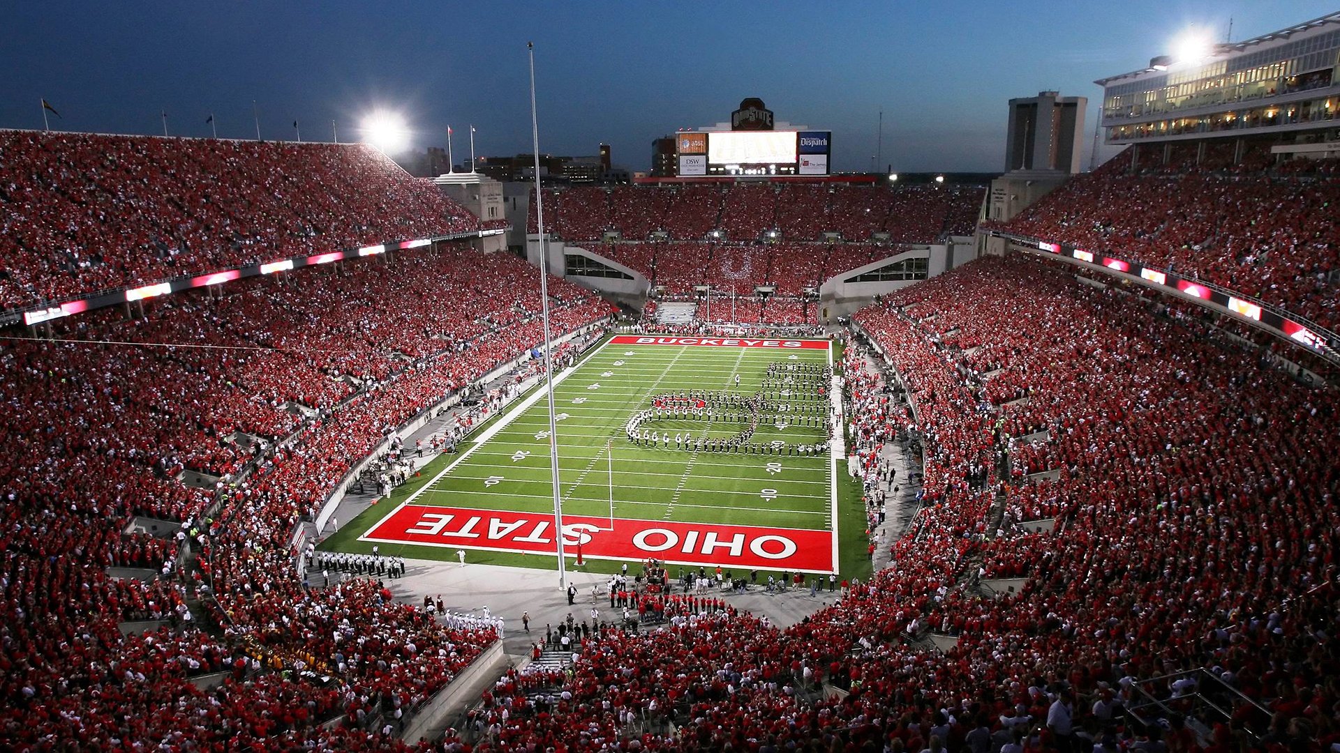 比赛助威声震动全场,球迷狂欢不止,篮球赛助威鼓